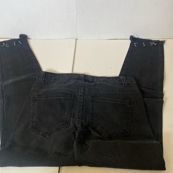 NWOT & Vintage Almost Famous Black Distressed Skinny Jeans - Picture 11 of 11